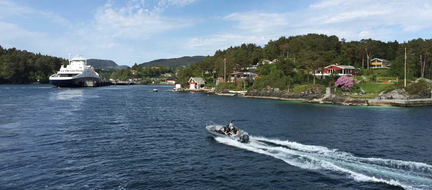 Ferry between Halhjem and Sandvikvåg