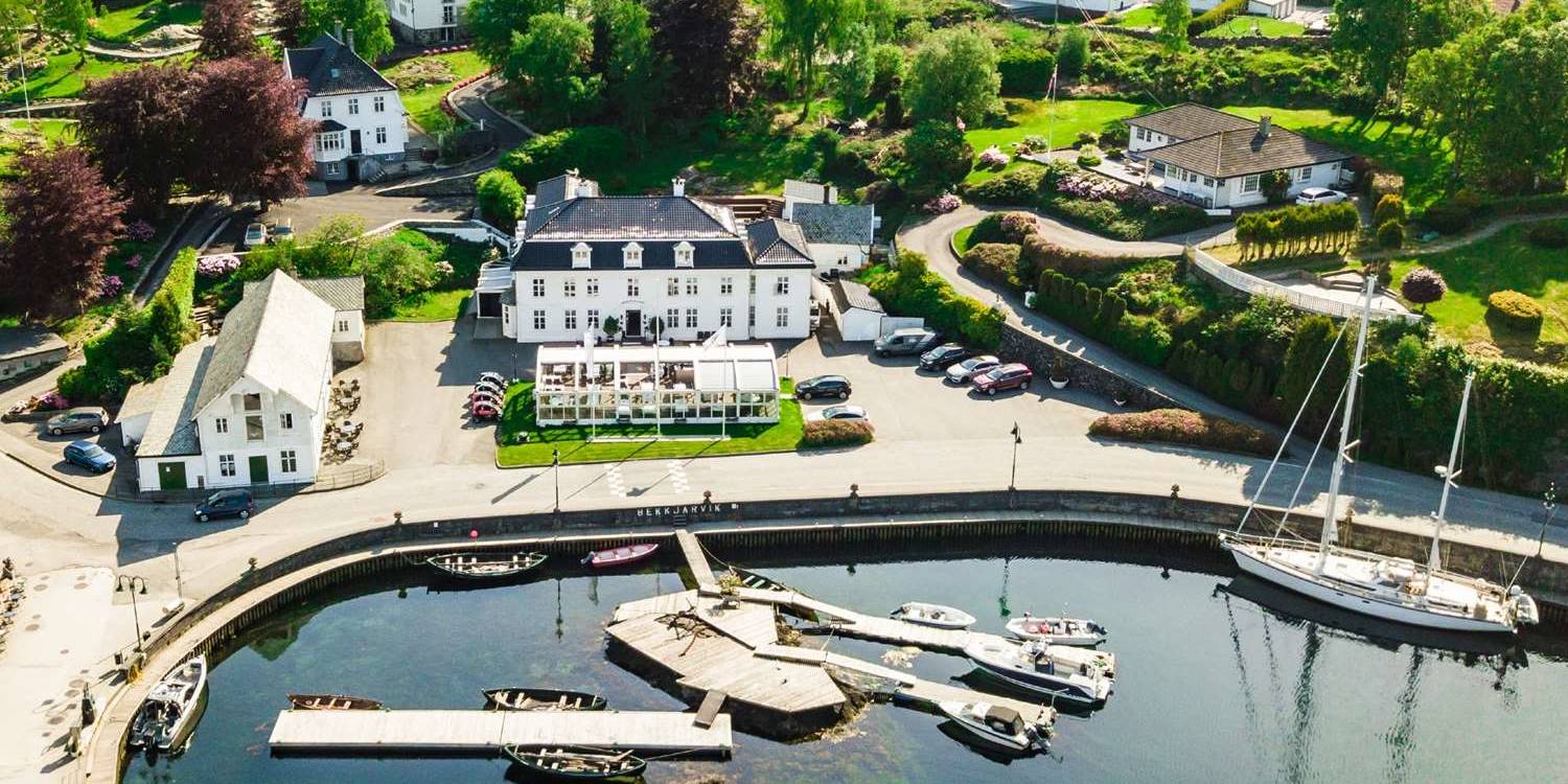 Luxury stay in Bergen - historic accommodation - Bekkjarvik guesthouse and the port at Austevoll seen from above