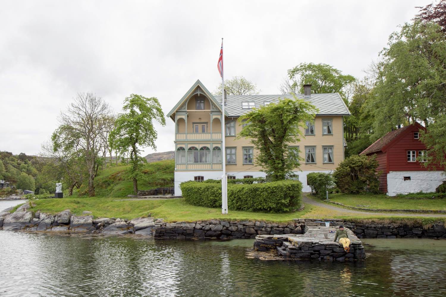 Luxury stay in Bergen - historic accommodation - the Swiss villa at Skjerjehamn