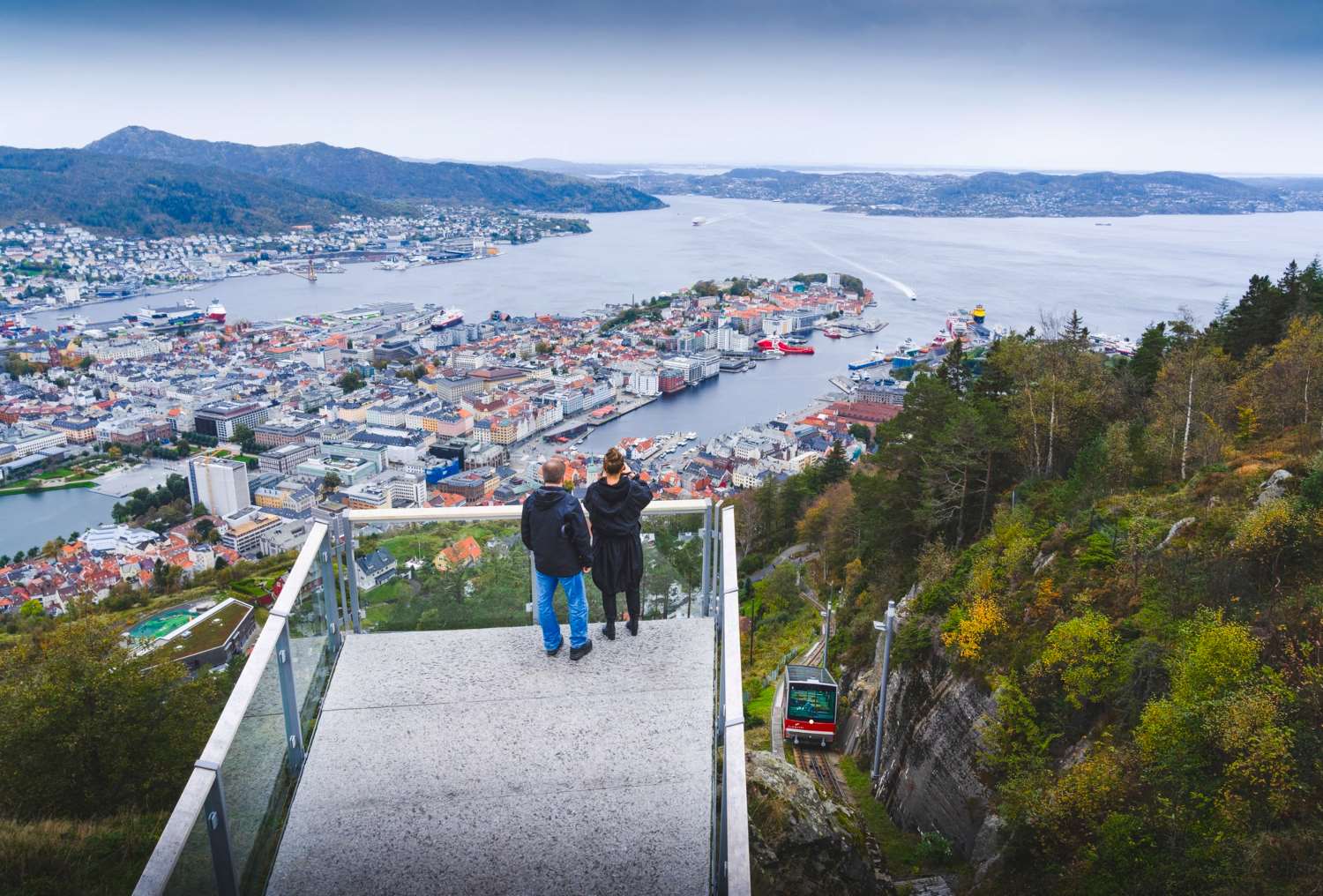 Go on a workation in the Bergen region - view of Bergen from Mount Floyen