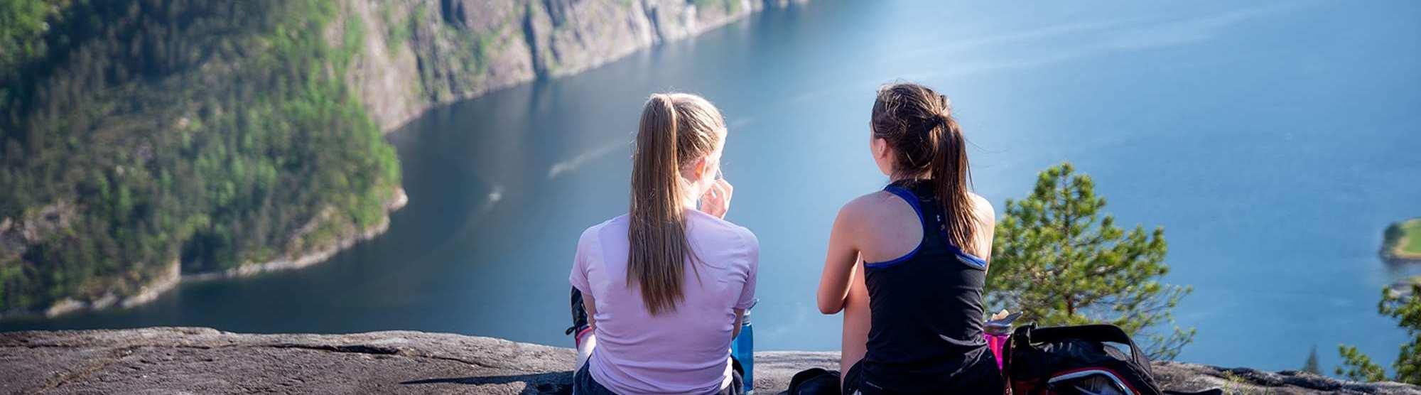 Hiking in Nordhordland - view of Lake Nedsta in Modalen