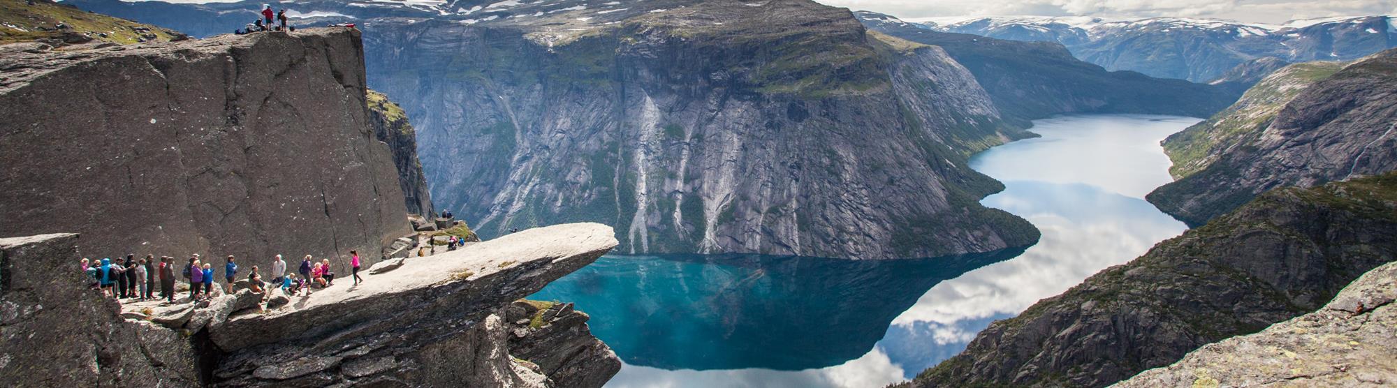 - to hike the "Troll's tongue"