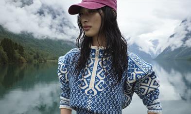 Leknes sweater
