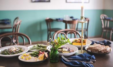 Lola Bistro