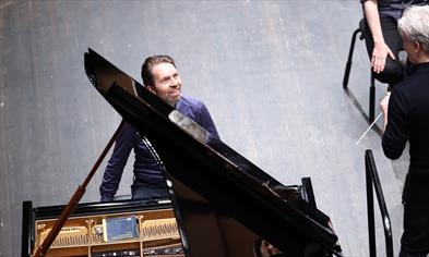 Bergen Philharmonic Orchestra - Leif Ove Andsnes & Edward Gardner