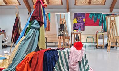 Tegne- og malekurs 1: Fra det svart-hvite og inn i farge nivå 1, kveldskurs tirsdager våren 2026