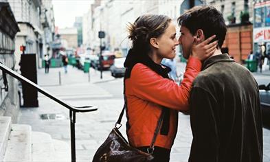 HUFF: PARIS, JE T'AIME - 3/11 KL. 19:00