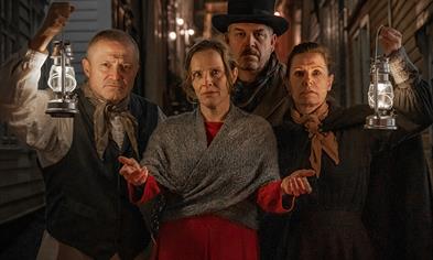 Teatervandring: Galge, galskap og gapestokk