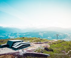 The Hangurstoppen restaurant has 310 seats