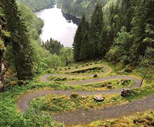 The hairpin pends in Kossdalen on Osterøy