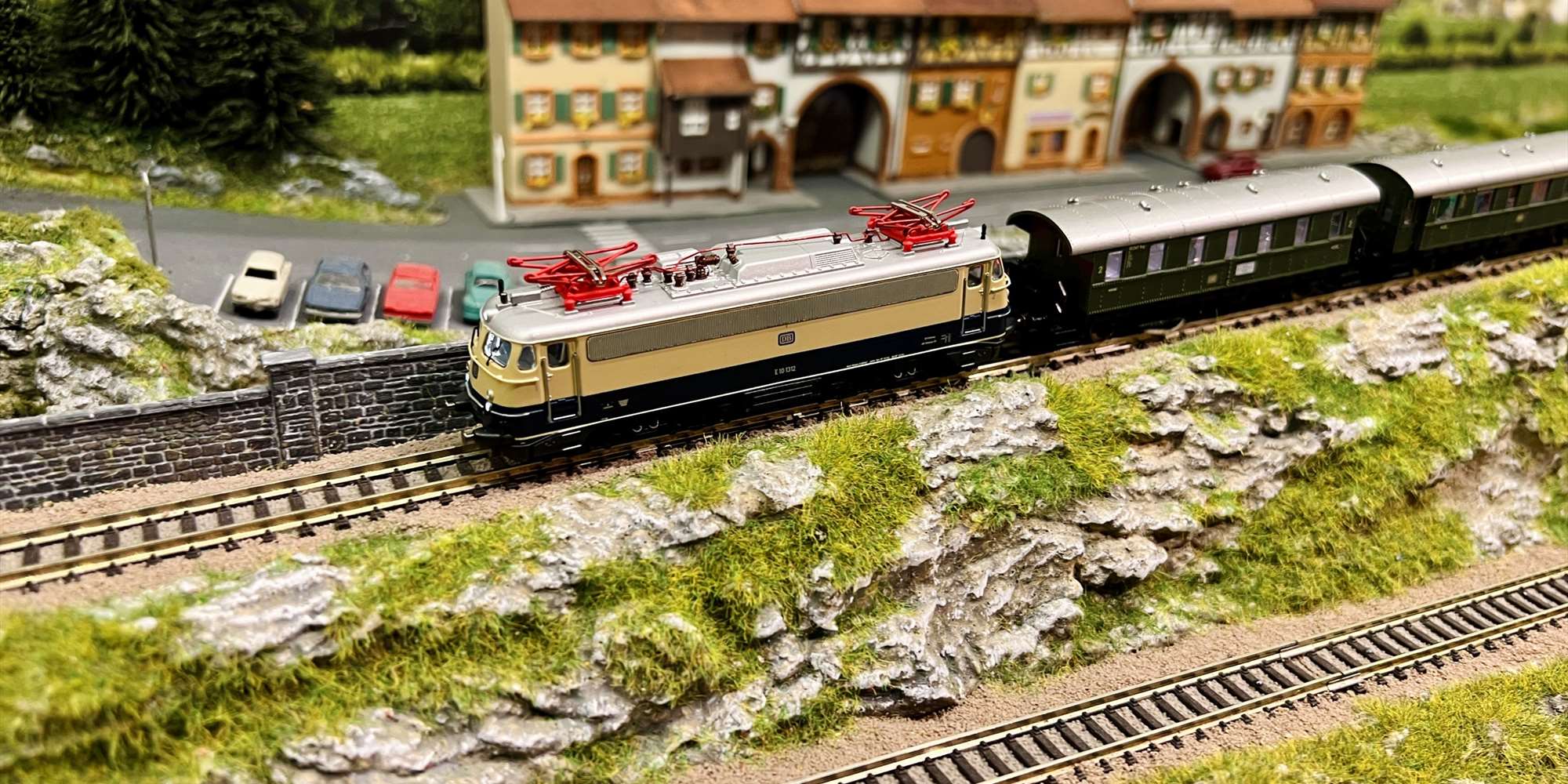 How to operate a model railway?