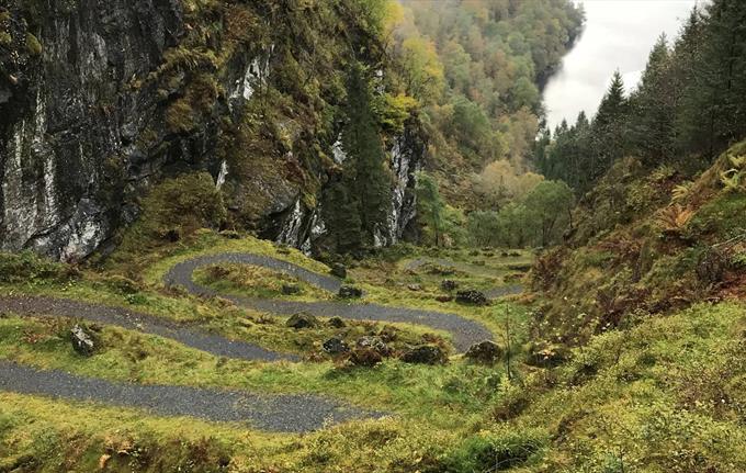 The hairpin bends at Kossdalen