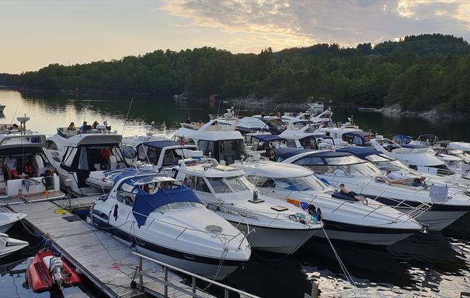 Vågseidestranda Feriesenter - guest harbor
