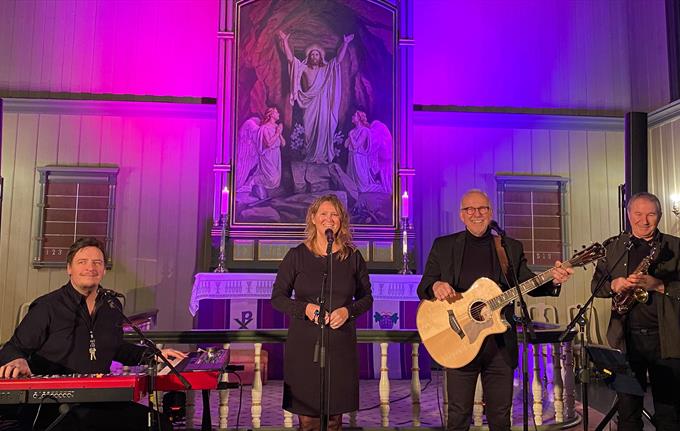 Julekonsert i Austrheim kyrkje / Hans Inge Fagervik med venner