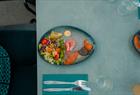 On the food tour "A taste of Bergen" the participants taste delicious food