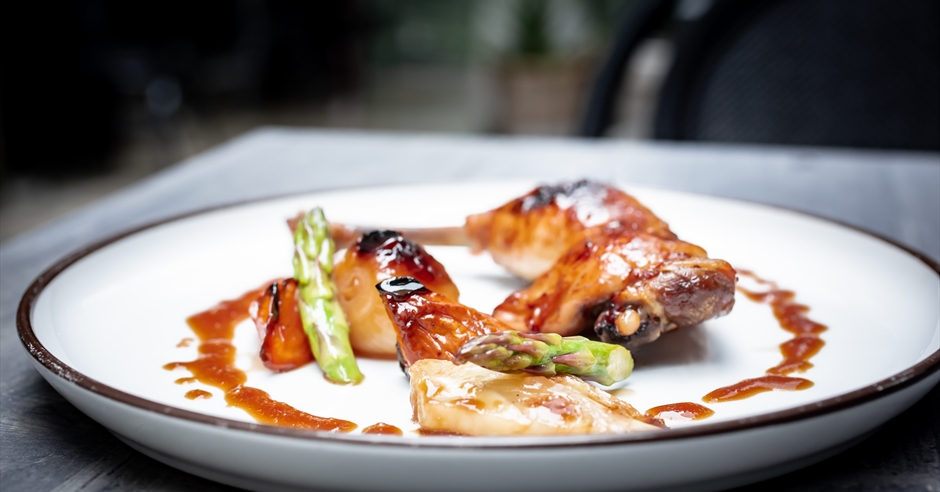 Le Mathis Le Mathis Bistro - Places To Eat & Drink in Bergen