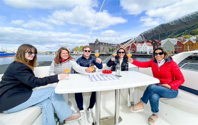 Private yacht cruise in the Bergen area
